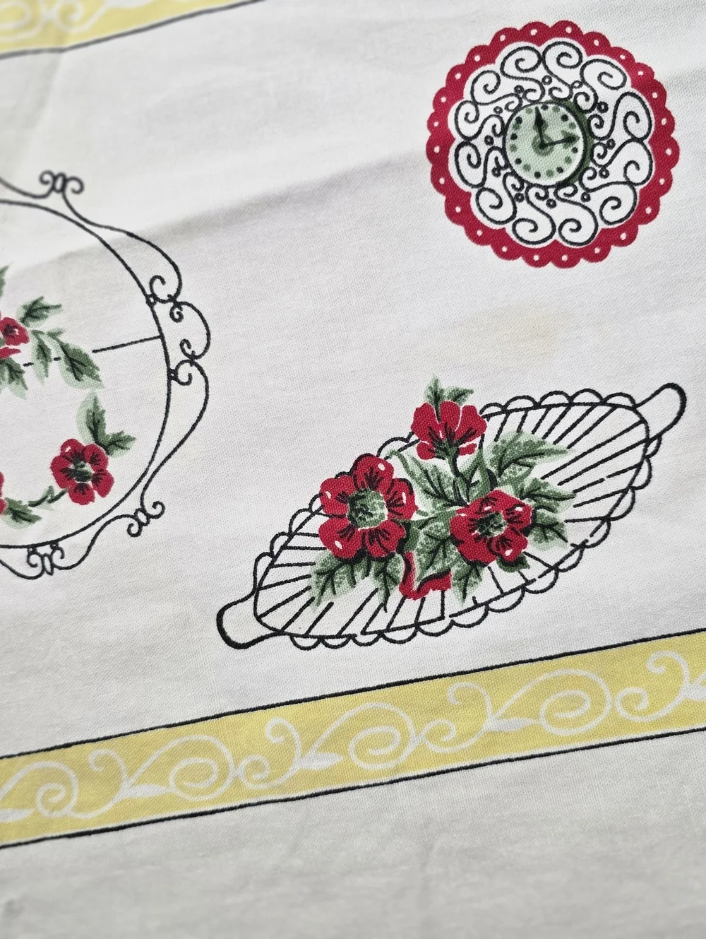 Vintage 60s Cottagecore Floral Tablecloth Retro Farmhouse Kitchen Decor 44x47.5